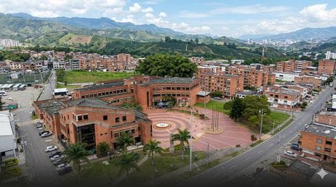 Transporte ejecutivo Dosquebradas - vista ciudad y Aeropuerto Internacional Matecaña (PEI) — vía Pereira