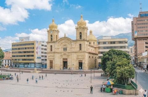 Transporte ejecutivo Duitama - vista ciudad y Sin aeropuerto comercial — vía terrestre desde Bogotá/Tunja