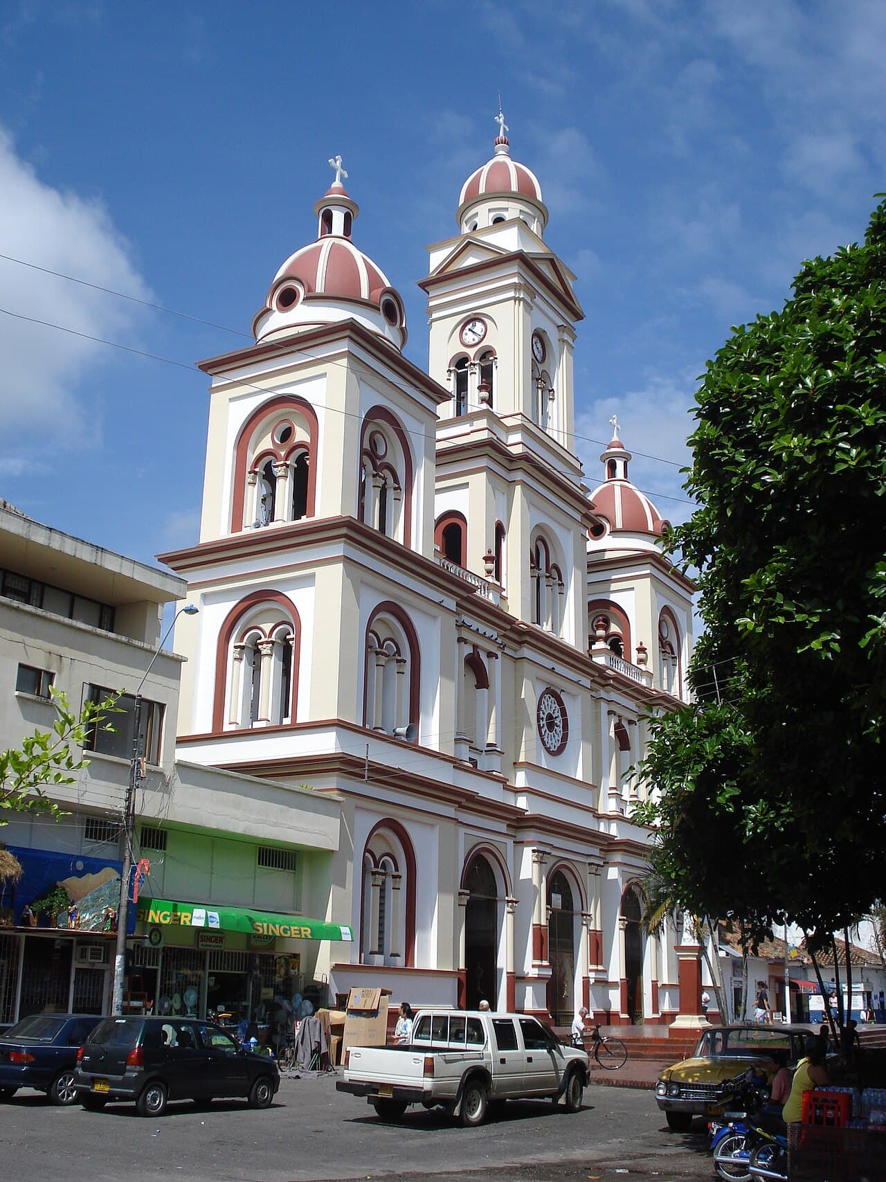 Transporte ejecutivo Espinal - vista ciudad y Sin aeropuerto comercial — use Aeropuerto Perales de Ibagué (IBE) a 45 min