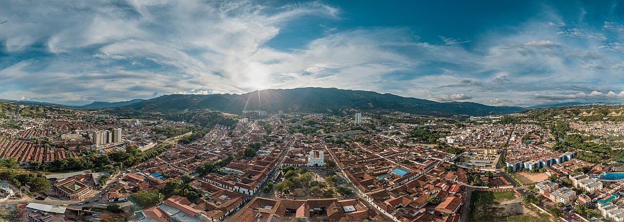 Transporte ejecutivo Girón - vista ciudad y Aeropuerto Palonegro (BGA) — ubicado entre Bucaramanga y Girón