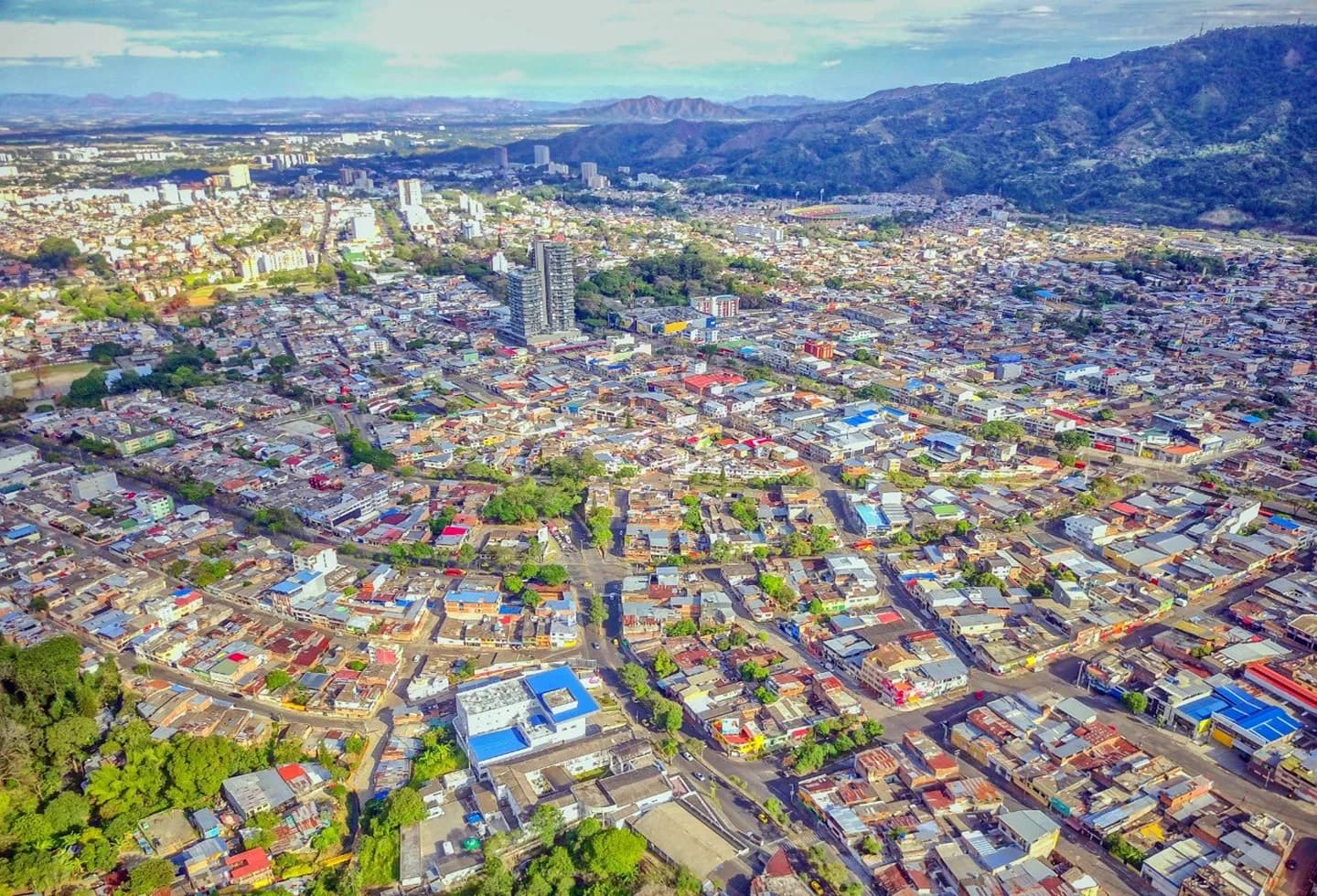 Transporte ejecutivo Ibagué - vista ciudad y Aeropuerto Ibague Perales (IBE)