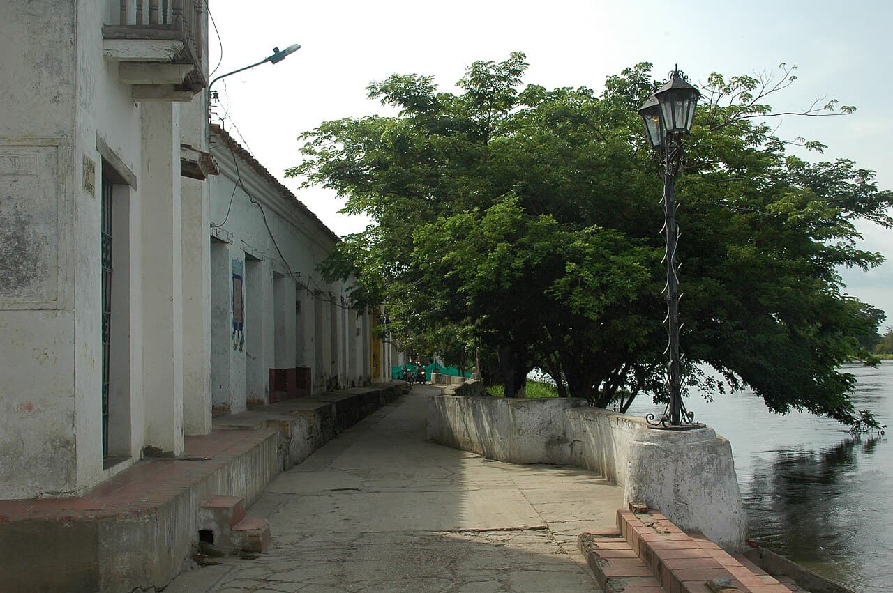 Transporte ejecutivo Mompox - vista ciudad y Aeropuerto San Bernardo (MQP) — vuelos limitados
