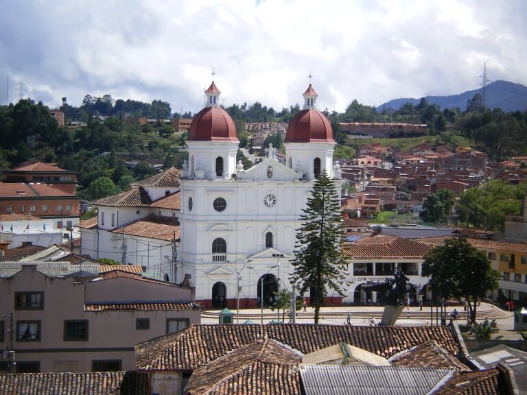 Transporte ejecutivo Rionegro - vista ciudad y Aeropuerto Internacional José María Córdova (MDE)